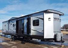 1: 2016 Wildwood DLX 4002Q_02-26